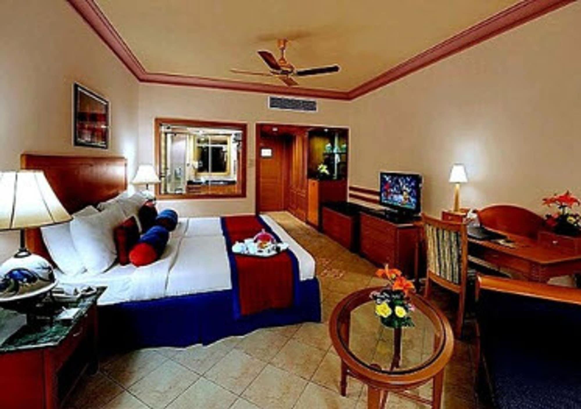 Utorda Kenilworth Resort & Spa, Goa מראה חיצוני תמונה